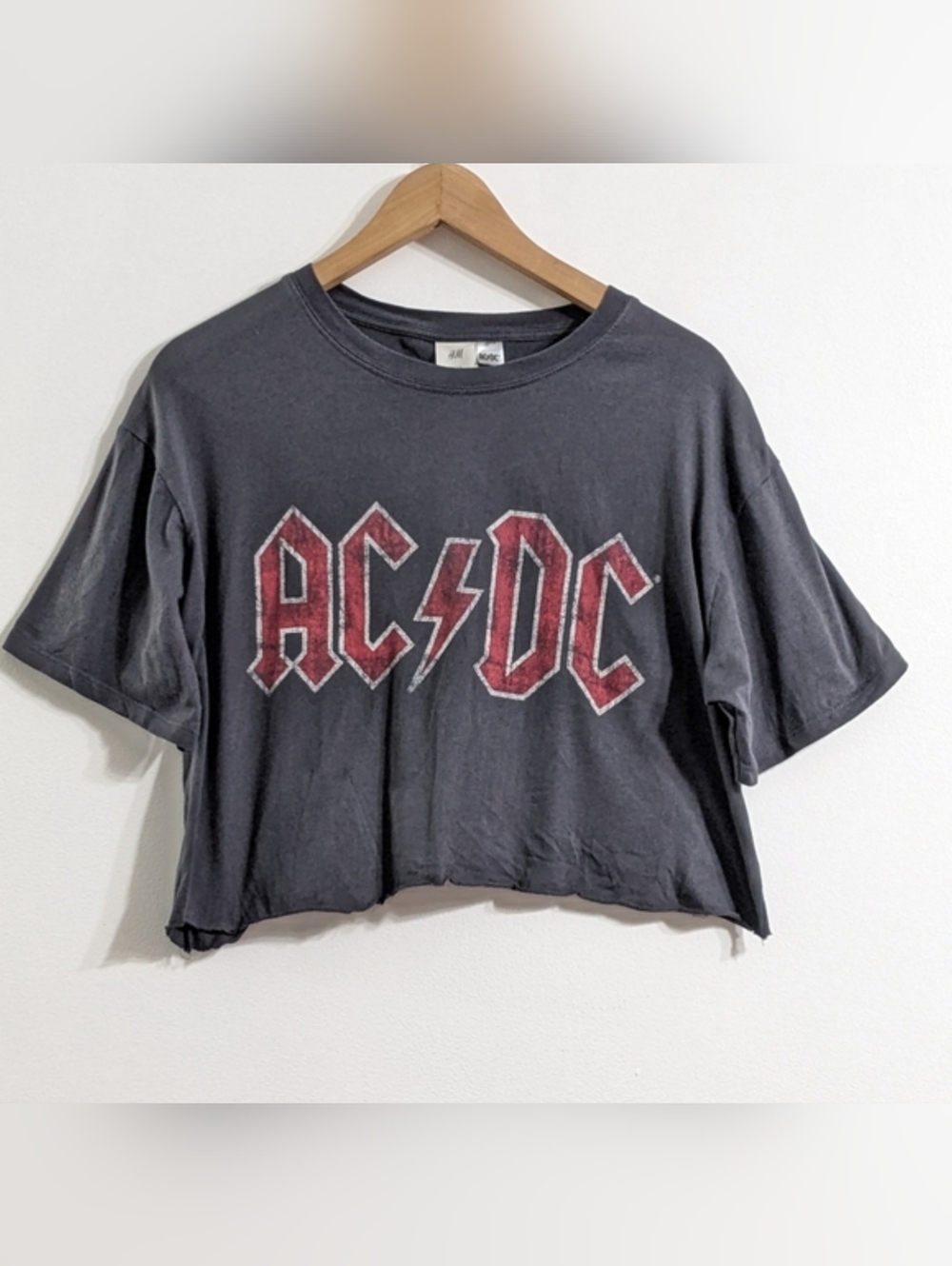 AC/DC Women's H&M Cropped Distressed Short Sleeve Graphic Band T-shirt, Size M